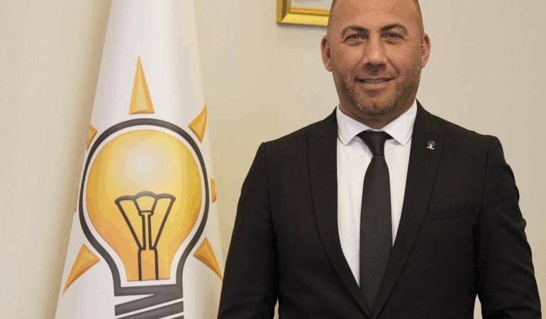 Çınarcık’ta “Şov Var, Hizmet Yok” Tartışması: AK Parti’den Belediye Yönetimine Sert Eleştiriler