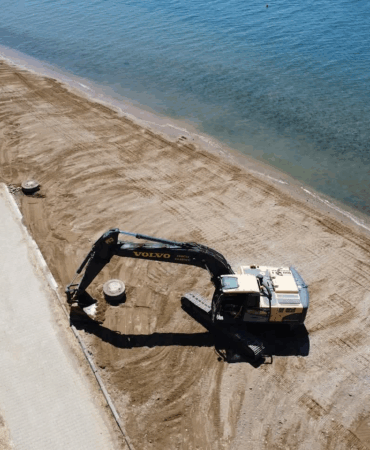 Armutlu Belediyesi Tavşantepe Sahilinde Temizlik ve Düzenleme Çalışmalarına Başladı