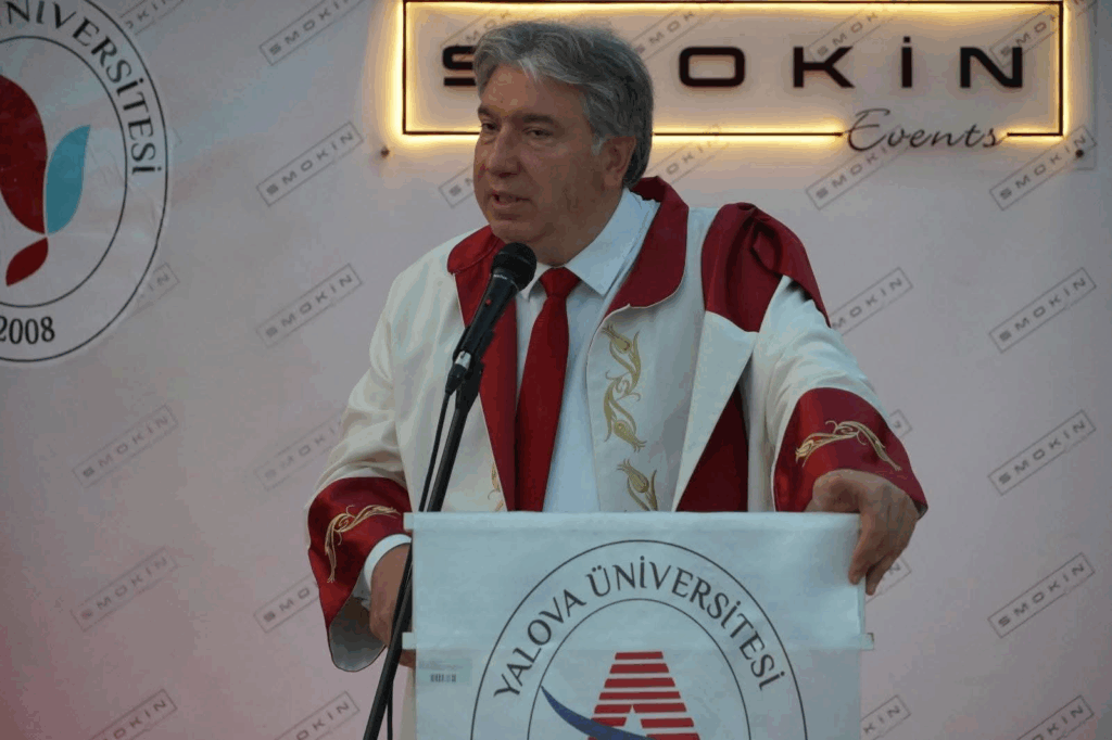 ARMUTLU MYO'DA MEZUNİYET COŞKUSU