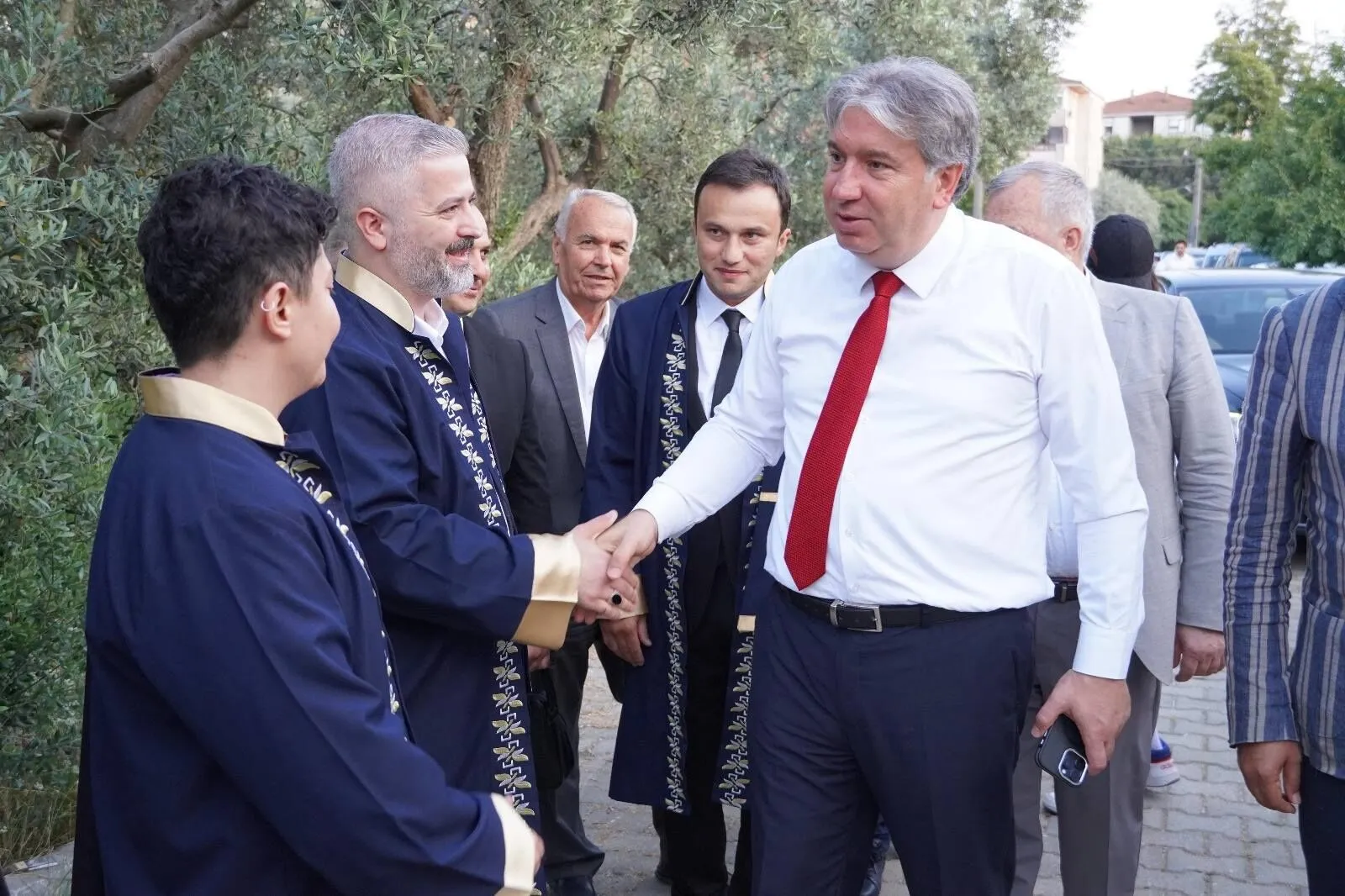 ARMUTLU MYO'DA MEZUNİYET COŞKUSU