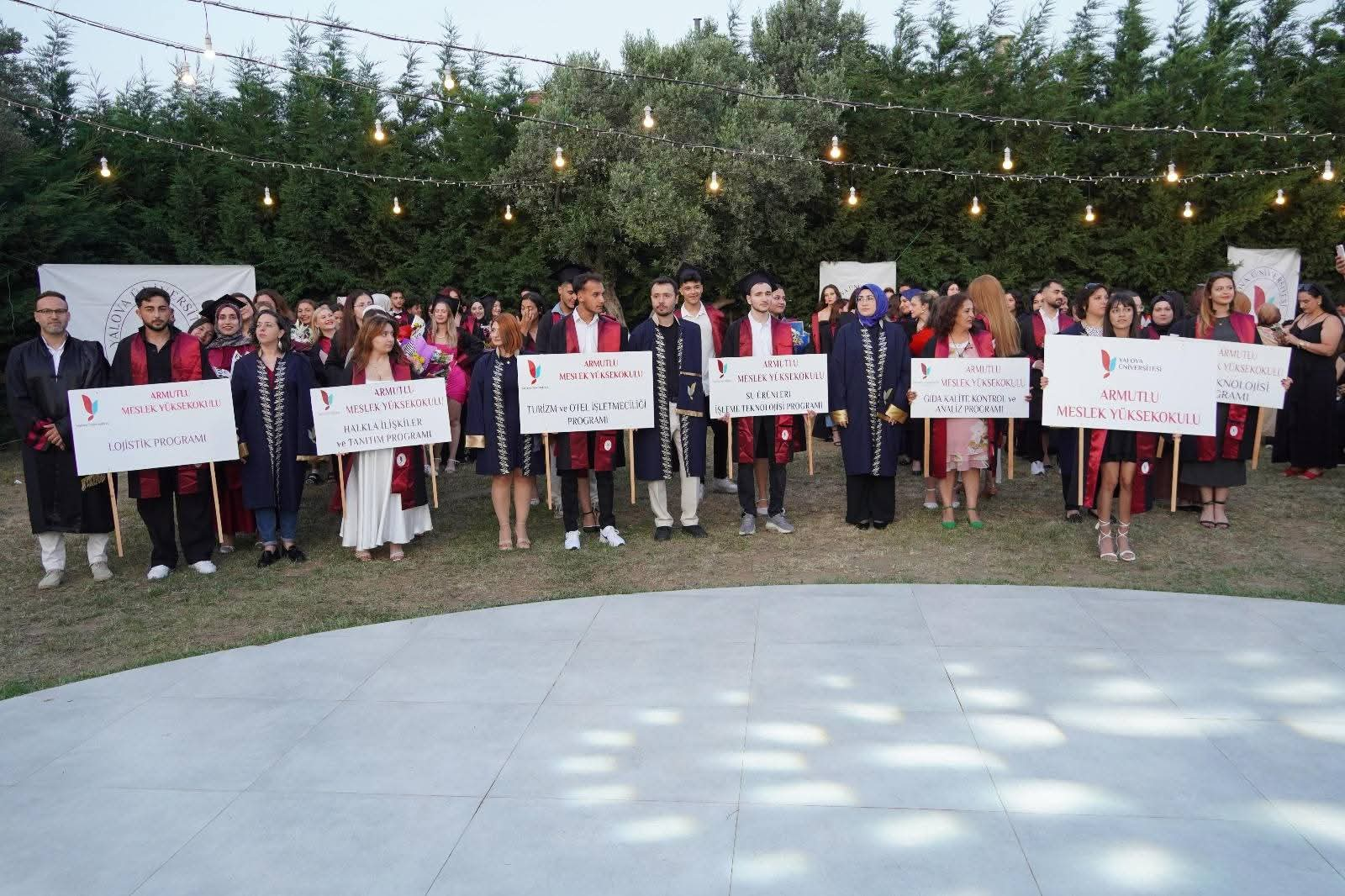 ARMUTLU MYO'DA MEZUNİYET COŞKUSU
