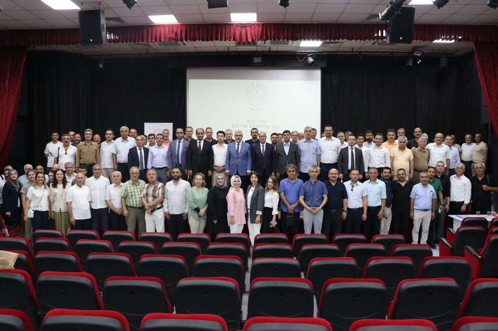 YALOVA'DA EĞİTİM YÖNETİCİLERİ DÖNEM SONU DEĞERLENDİRME TOPLANTISINDA BİR ARAYA GELDİ