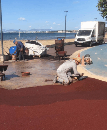 Çiftlikköy Sahil Yürüyüş Yolu Yenileniyor: Tartan Pistte Bakım Çalışmaları Sona Yaklaştı