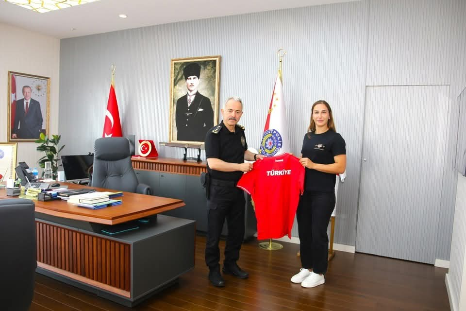 Yalova İl Emniyet Müdürü Ümit Bitirik, Milli Güreşçi Buse Tosun Çavuşoğlu’nu Ağırladı