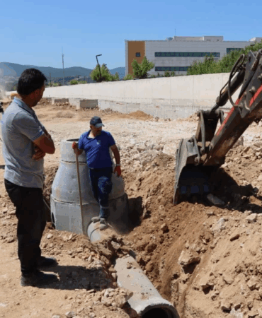 YALOVA’DA YAĞMUR SUYU HATTI ÇALIŞMALARI SÜRÜYOR