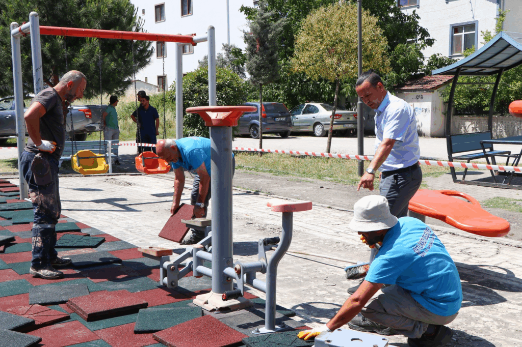 Çiftlikköy'de Parklara ve Yeşil Alanlara Kapsamlı Revizyon