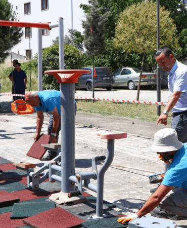 Çiftlikköy'de Parklara ve Yeşil Alanlara Kapsamlı Revizyon