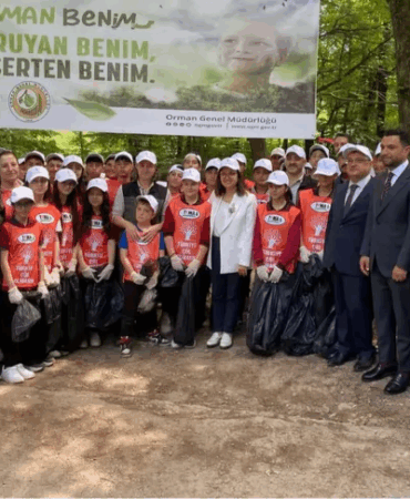Yalova’da “Orman Benim” Projesine Katılan Öğrencilere Anlamlı Ödül: Çevre Duyarlılığıyla Öne Çıkan Ezgi’ye Bisiklet Hediye Edildi