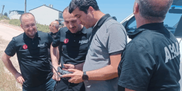 ARTVİN AFAD EKİBİNDEN ÇİFTLİKKÖY’E ZİYARET: OLASI AFETLERE KARŞI HAZIRLIK DEĞERLENDİRİLDİ