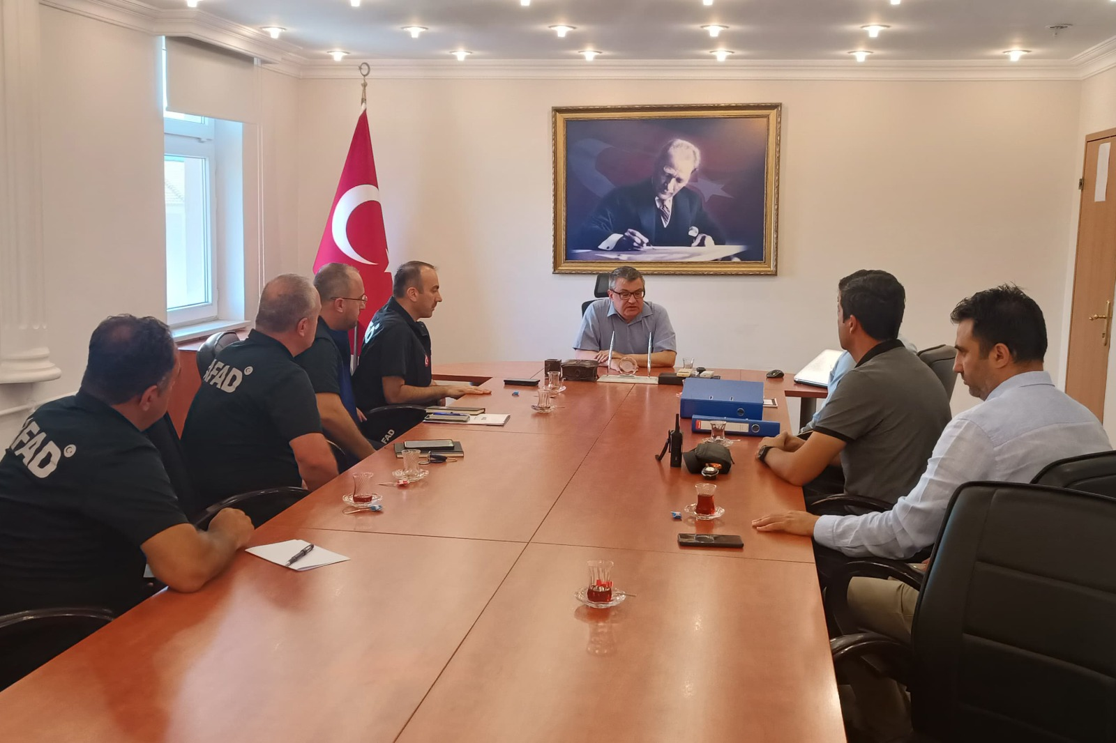 ARTVİN AFAD EKİBİNDEN ÇİFTLİKKÖY’E ZİYARET: OLASI AFETLERE KARŞI HAZIRLIK DEĞERLENDİRİLDİ