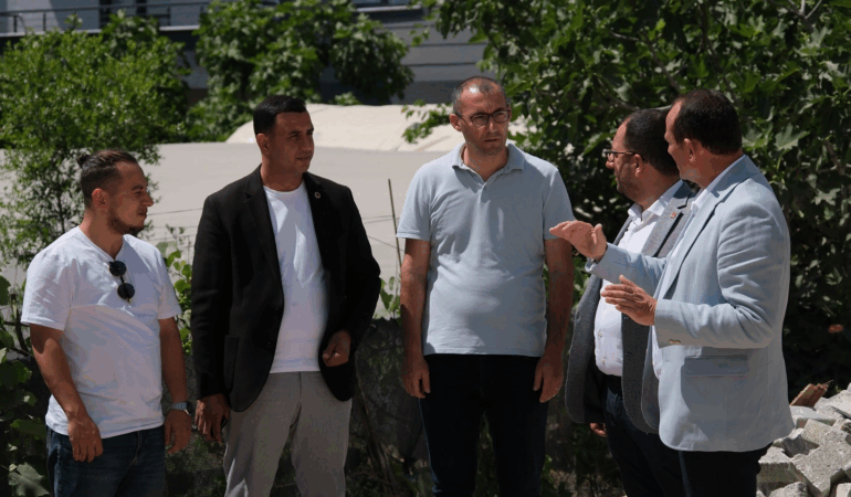 BAŞKAN YELE VE CHP HEYETİ, ÇİFTLİKKÖY’DEKİ ALTYAPI ÇALIŞMALARINI YERİNDE İNCELEDİ