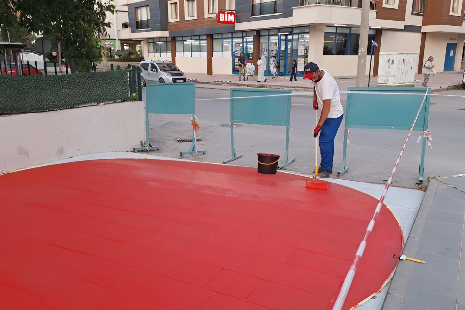 ÇİFTLİKKÖY’DE SOKAKLAR RENKLENİYOR: ÇOCUKLARA GÜVENLİ OYUN ALANI, YAYALARA NEFES ALANI