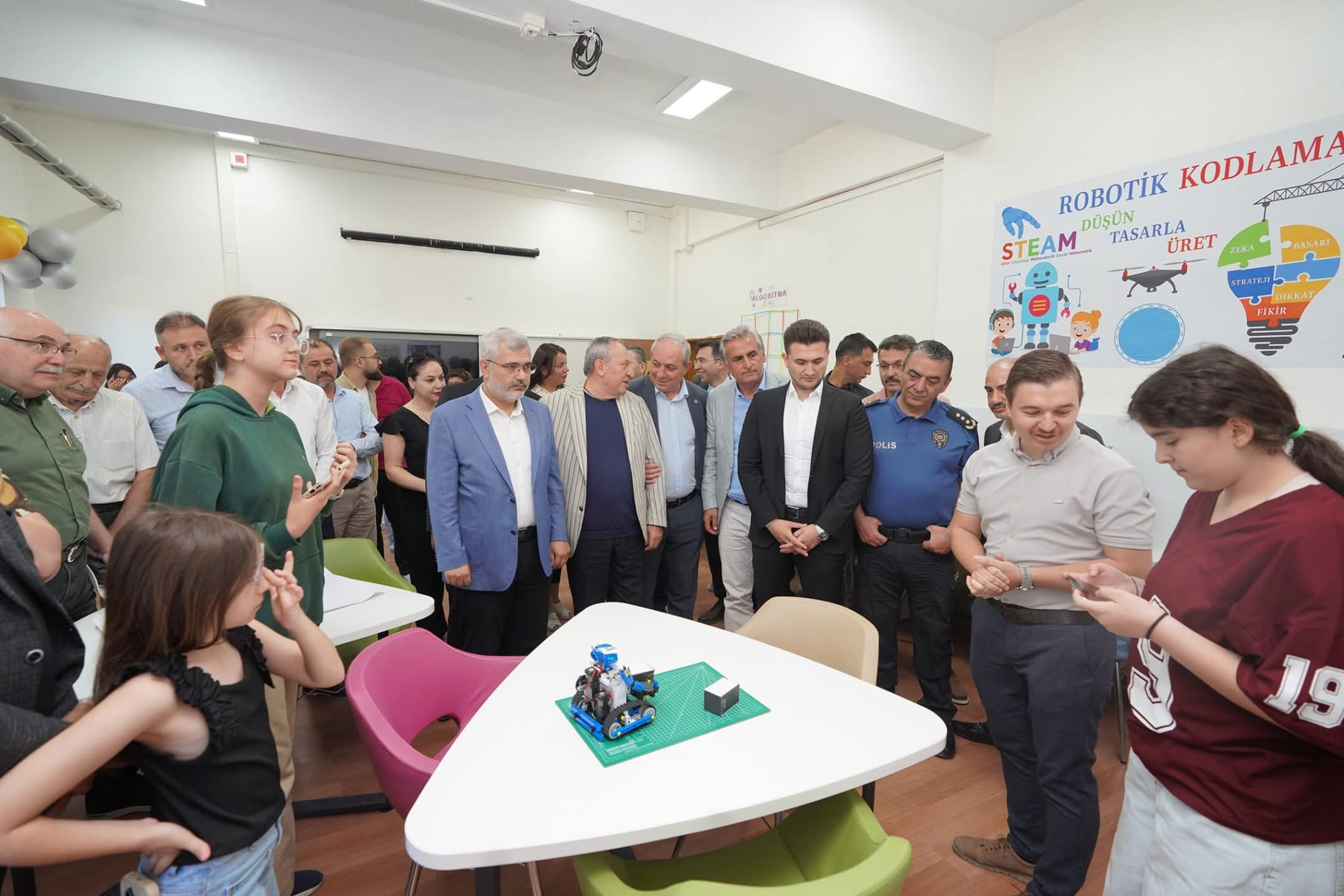 Altınova’da Robotik Kodlama Sınıfı Açıldı: Geleceğin Teknoloji Yıldızları Yetişecek