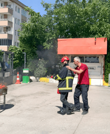 Çiftlikköy İtfaiyesi’nden AVM Personeline Yangın Güvenliği Eğitimi