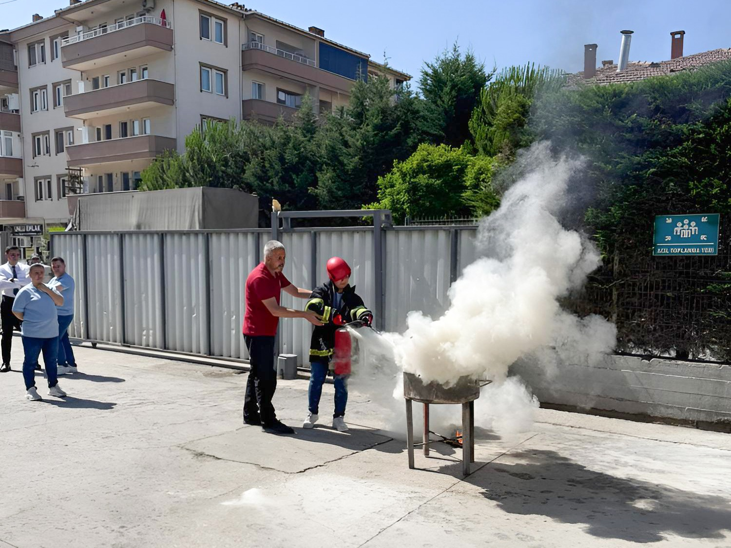 Çiftlikköy İtfaiyesi’nden AVM Personeline Yangın Güvenliği Eğitimi 5 Çiftlikköy İtfaiyesi’nden AVM Personeline Yangın Güvenliği Eğitimi