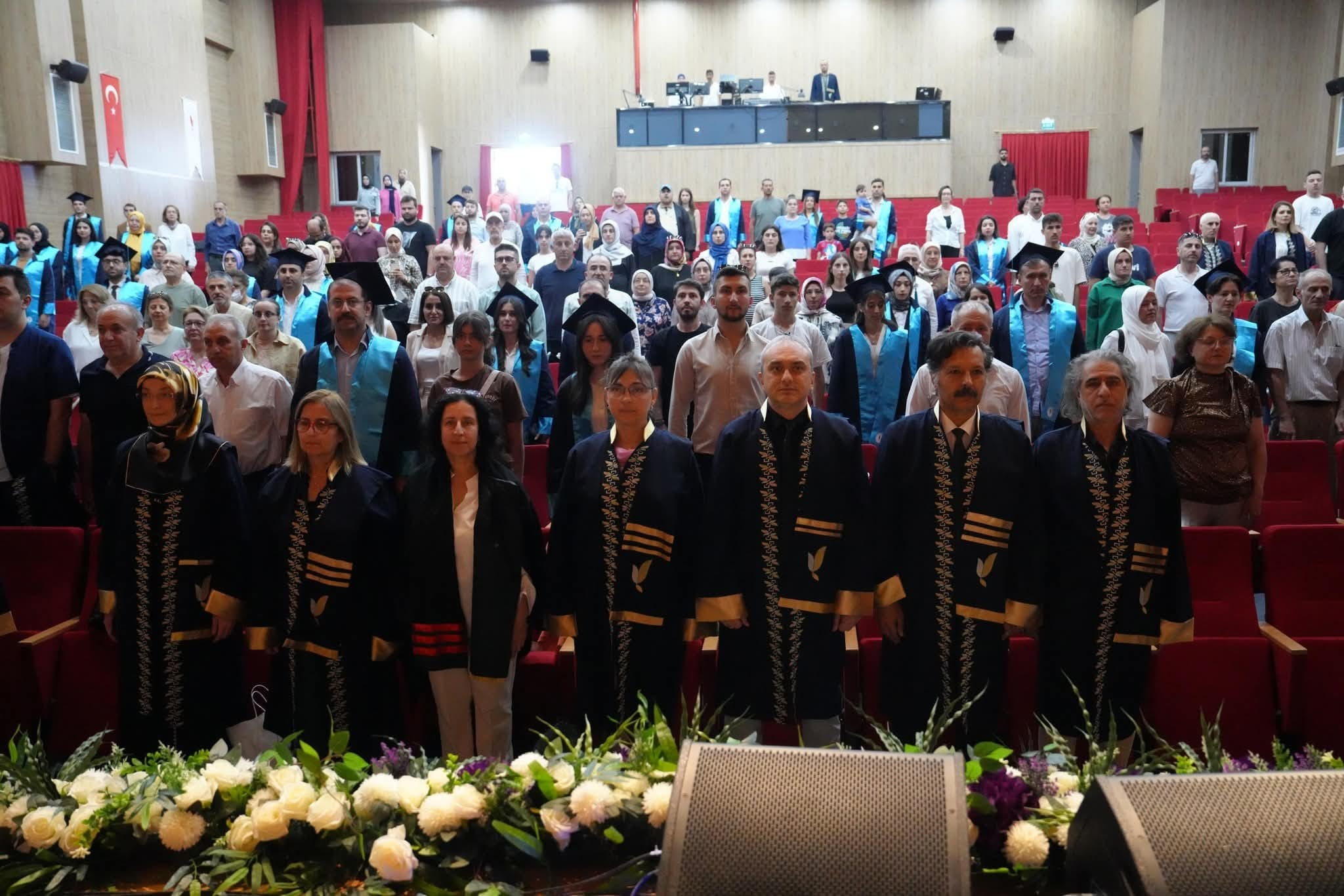 Yalova Üniversitesi'nde Lisansüstü Mezuniyet Coşkusu