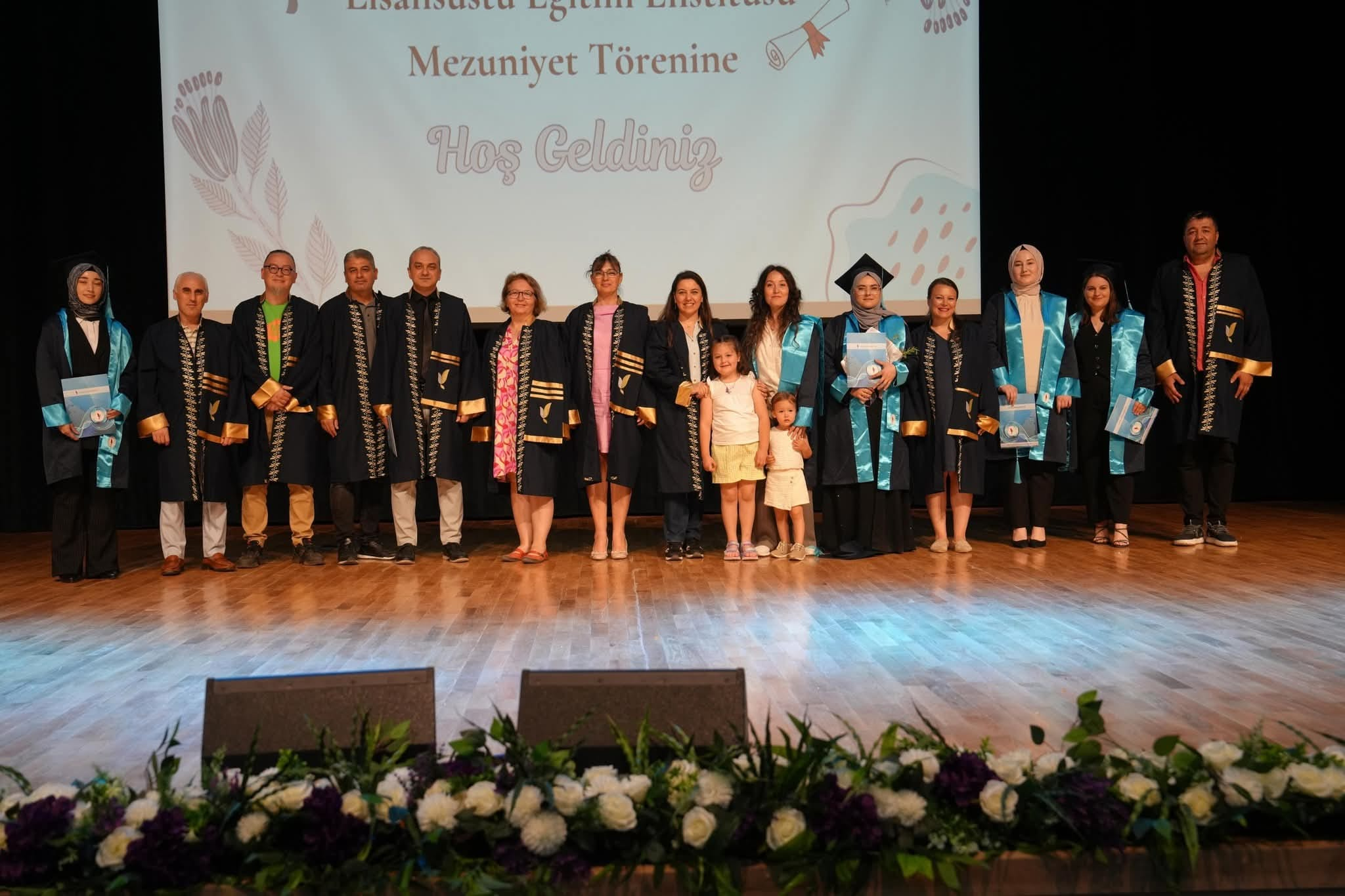 Yalova Üniversitesi'nde Lisansüstü Mezuniyet Coşkusu