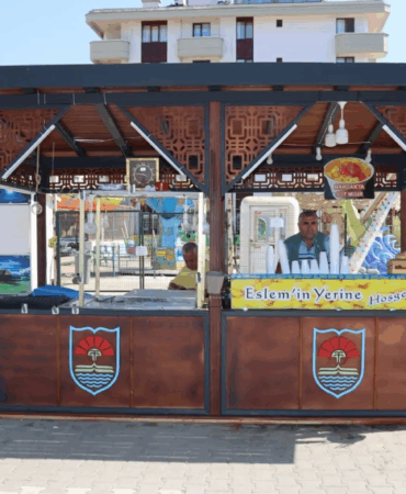 Yalova’da Seyyar Satıcılara Modern Tezgâh Dönemi Başladı