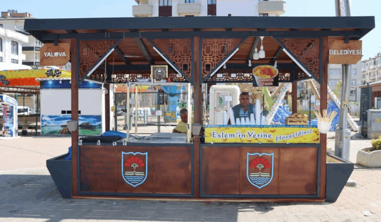 Yalova’da Seyyar Satıcılara Modern Tezgâh Dönemi Başladı