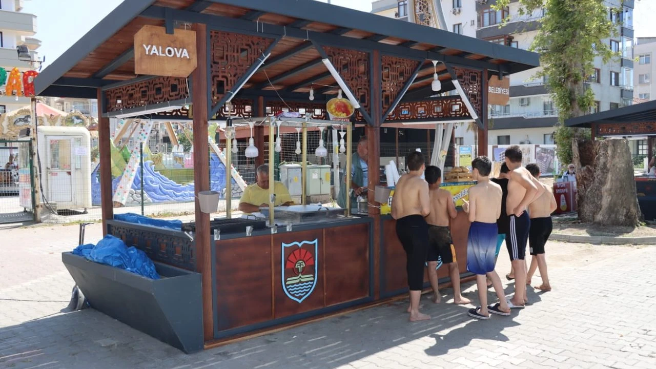 Yalova’da Seyyar Satıcılara Modern Tezgâh Dönemi Başladı