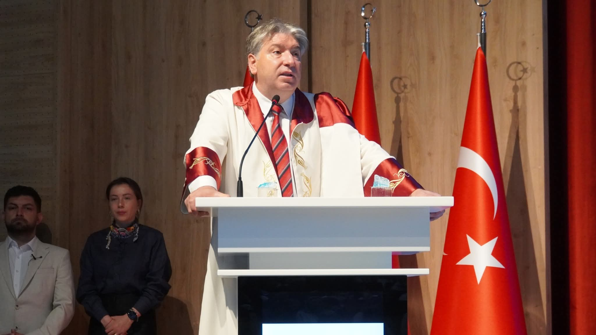 Yalova Üniversitesi Sanat ve Tasarım Fakültesi’nde Mezuniyet Coşkusu