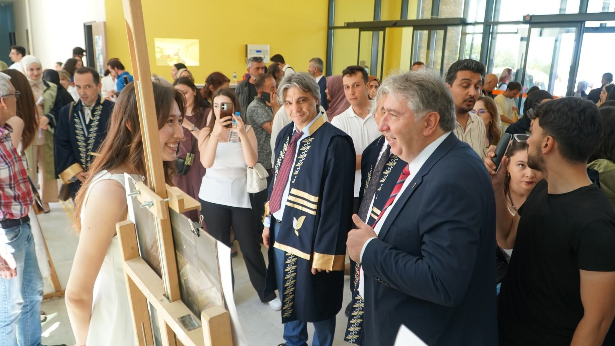 Yalova Üniversitesi Sanat ve Tasarım Fakültesi’nde Mezuniyet Coşkusu