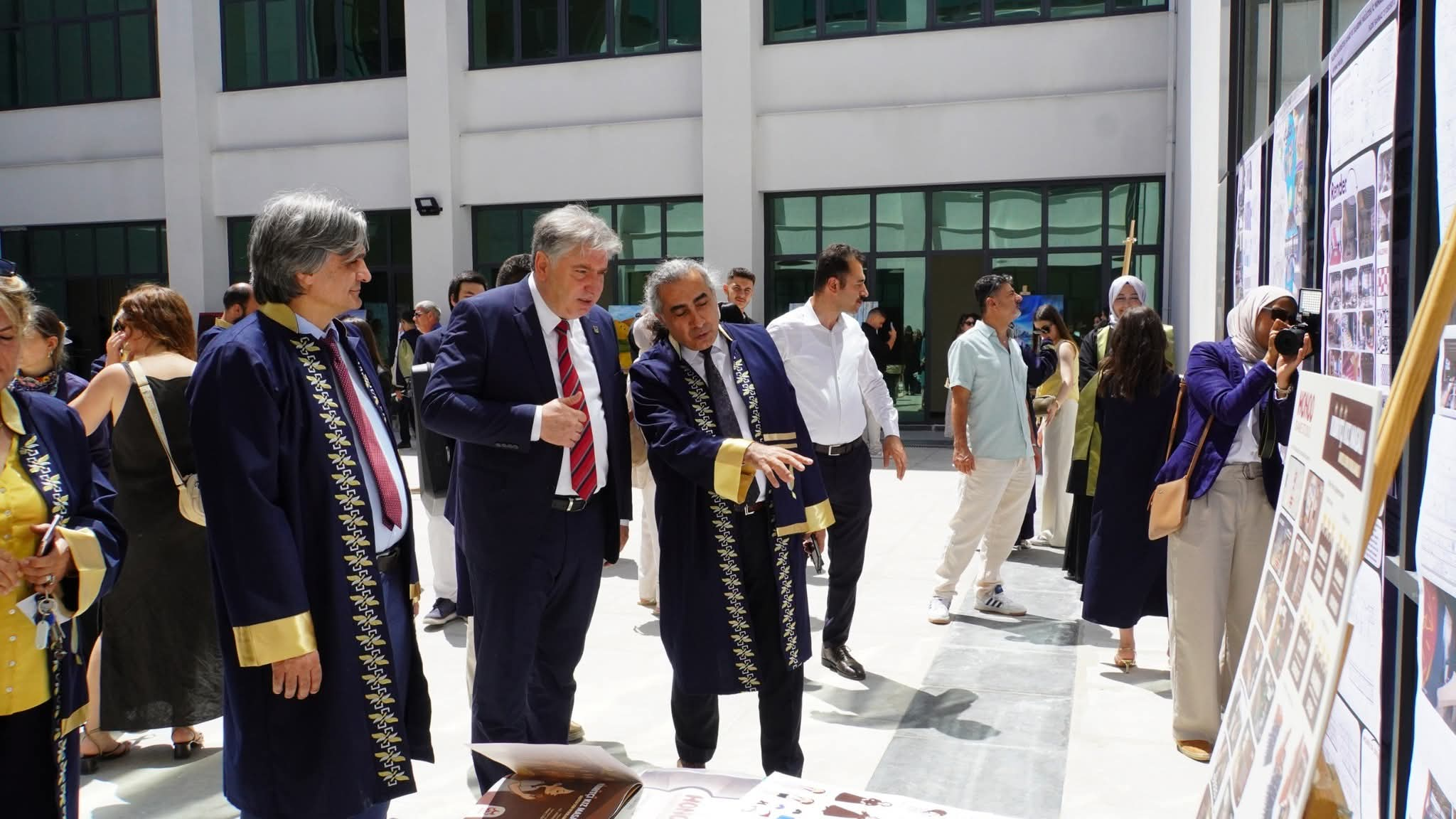 Yalova Üniversitesi Sanat ve Tasarım Fakültesi’nde Mezuniyet Coşkusu
