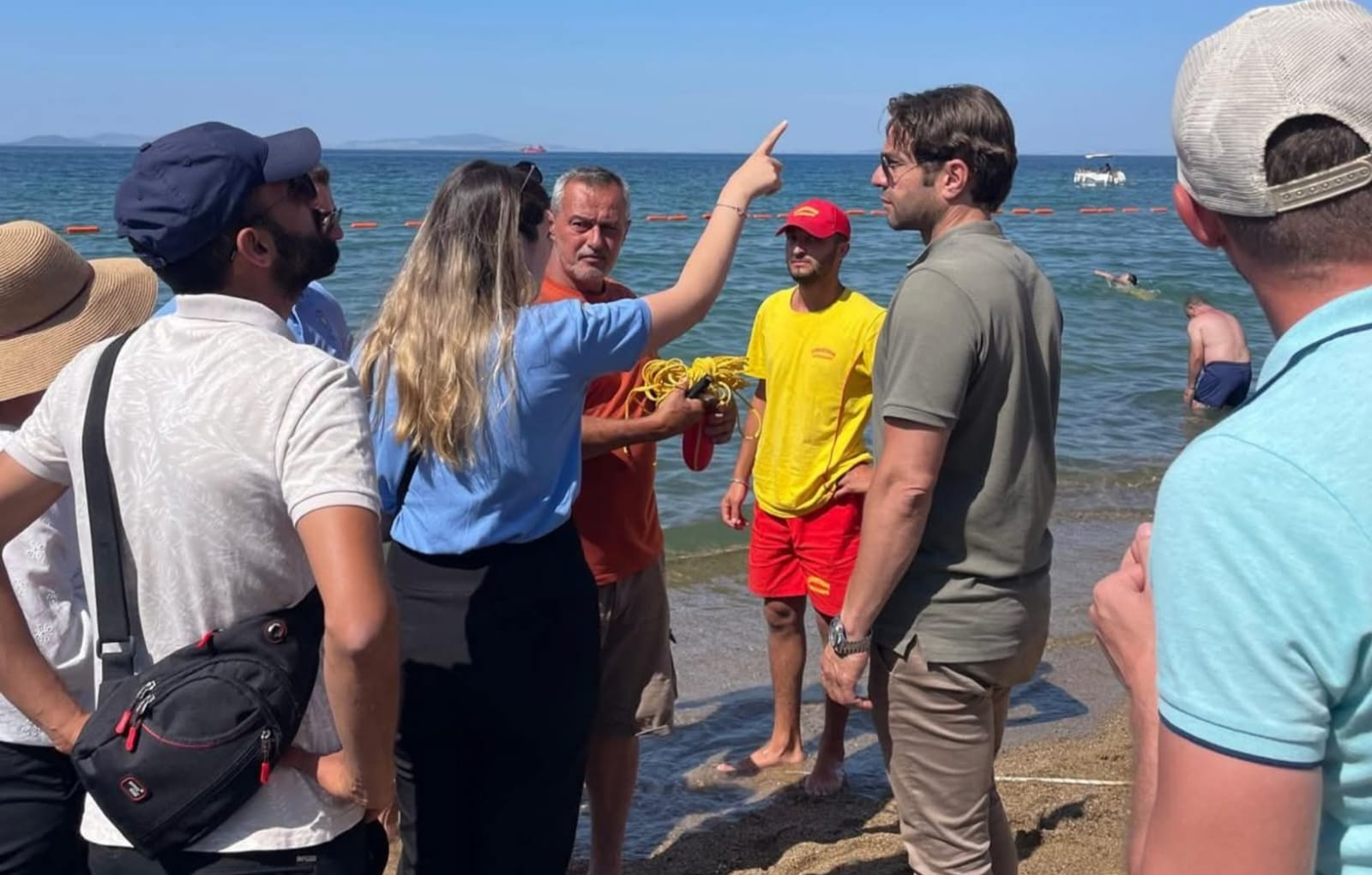 Çınarcık Mawish Beach’e Mavi Bayrak Gururu! 4 Çınarcık Mawish Beach’e Mavi Bayrak Gururu!