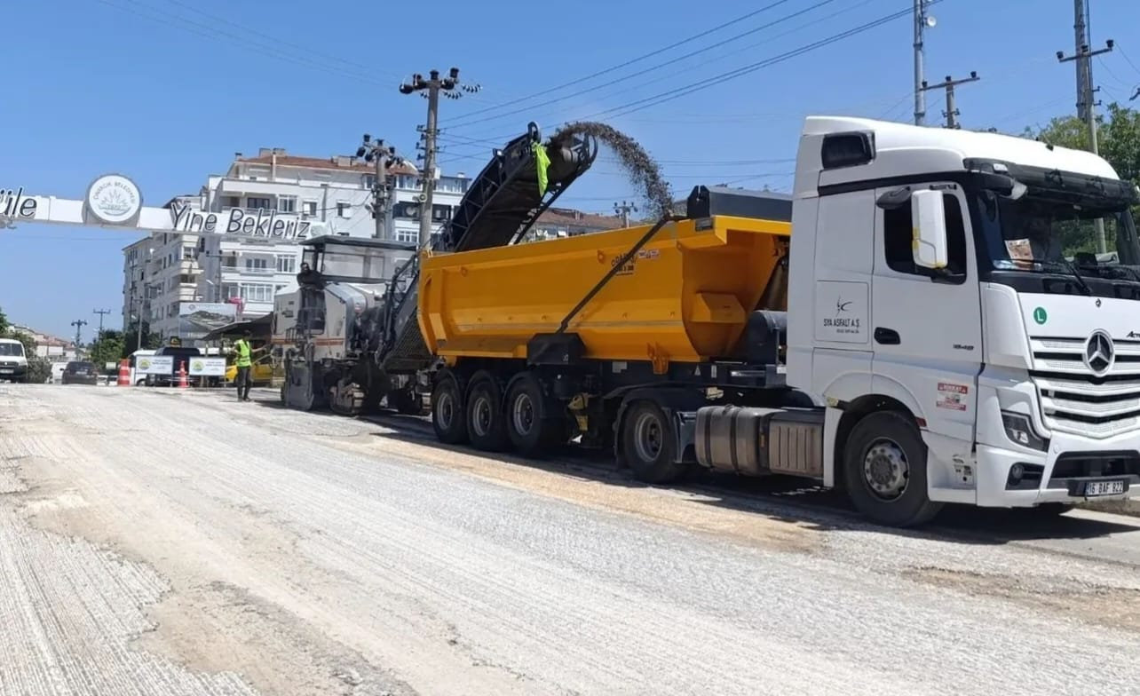 Çınarcık’ta Asfalt Seferberliği Başladı: 6 Bin Ton Sıcak Asfalt Yollara Serilecek