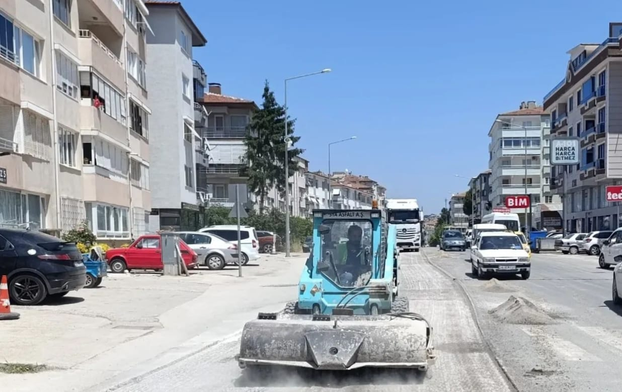 Çınarcık’ta Asfalt Seferberliği Başladı: 6 Bin Ton Sıcak Asfalt Yollara Serilecek