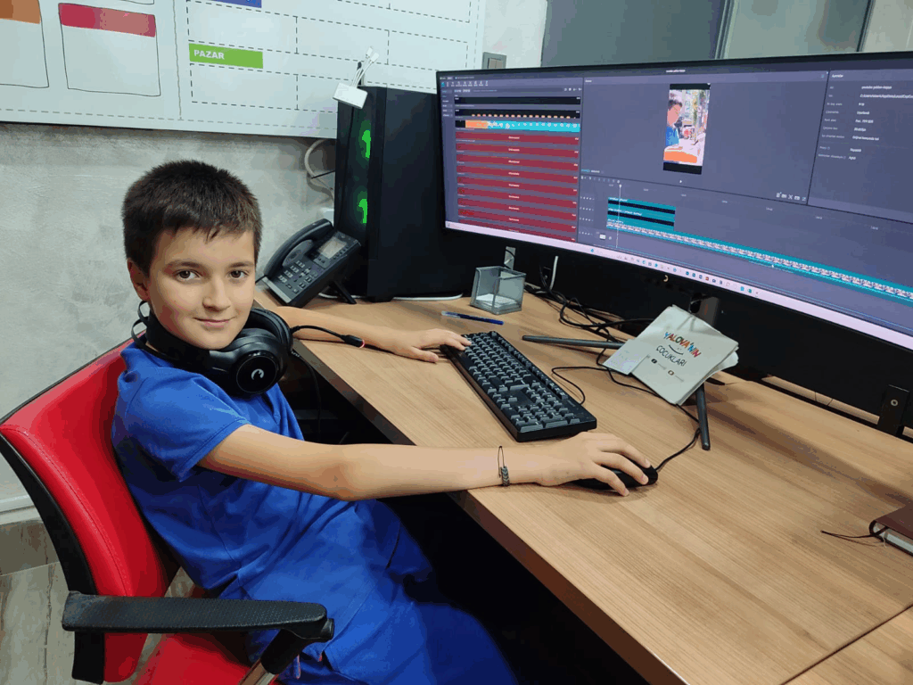 Yalova’nın Minik Muhabiri Sarp Teber, Çocukların Sesi Oluyor
