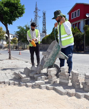 YALOVA BELEDİYESİ’NDEN RADAR CADDESİ’NDE YOL VE KALDIRIM ONARIMI