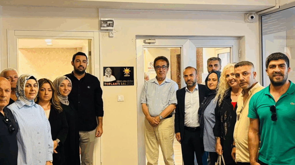 AK Parti Yalova Teşkilatından Vefa Örneği: Merhum Figen Abbasioğlu’nun İsmi Toplantı Salonuna Verildi