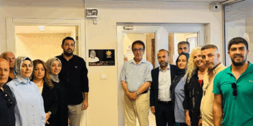 AK Parti Yalova Teşkilatından Vefa Örneği: Merhum Figen Abbasioğlu’nun İsmi Toplantı Salonuna Verildi