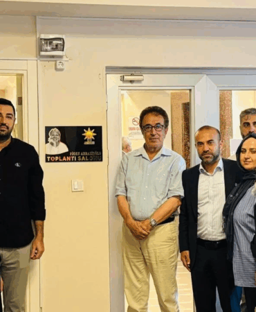 AK Parti Yalova Teşkilatından Vefa Örneği: Merhum Figen Abbasioğlu’nun İsmi Toplantı Salonuna Verildi