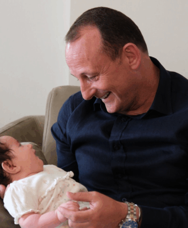 Çiftlikköy Belediyesi’nden Yeni Doğanlara Sıcak Karşılama: “Hoşgeldin Bebek” Ziyaretleri Sürüyor