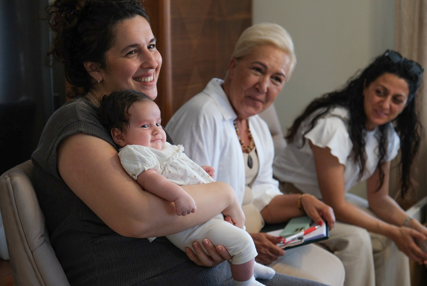 Çiftlikköy Belediyesi’nden Yeni Doğanlara Sıcak Karşılama: “Hoşgeldin Bebek” Ziyaretleri Sürüyor