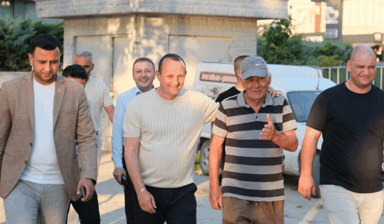 Başkan Adil Yele Sahil Mahallesi’nde Vatandaşlarla Buluştu 6 Başkan Adil Yele Sahil Mahallesi’nde Vatandaşlarla Buluştu