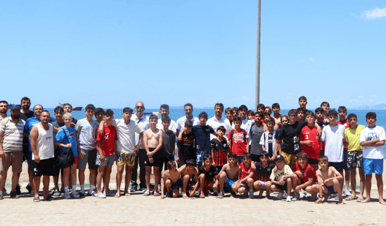 BAŞKAN AYDIN’DAN MİNİK KRAMPONLARA MANGAL PARTİSİ