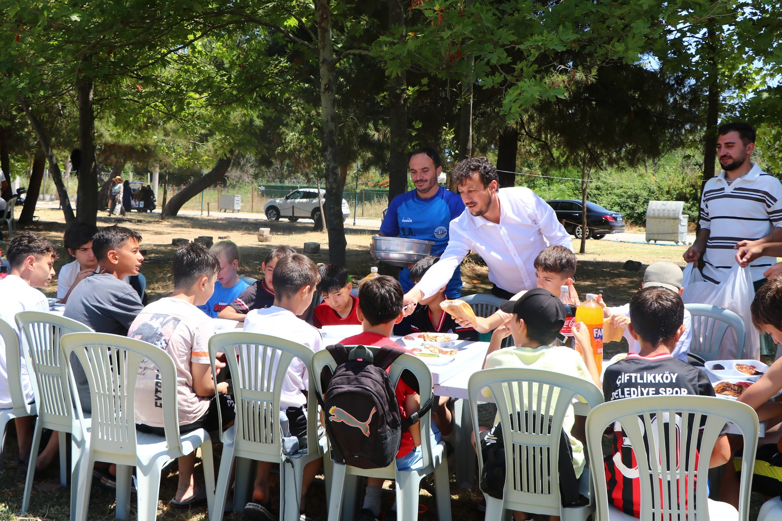 BAŞKAN AYDIN’DAN MİNİK KRAMPONLARA MANGAL PARTİSİ