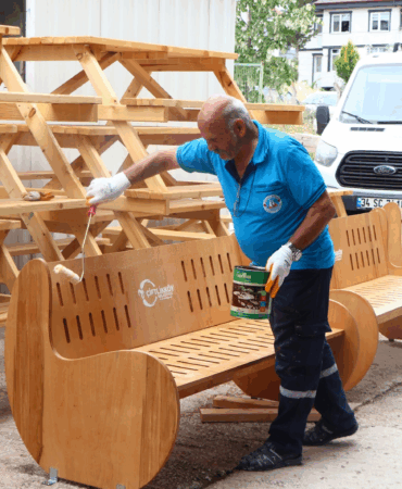 ÇİFTLİKKÖY’DE YENİ KENT MOBİLYALARI ÜRETİLİYOR