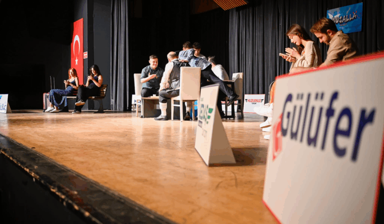 UEDAŞ Tiyatro Topluluğu’ndan “Otogargara” Oyunu Büyük Beğeni Topladı