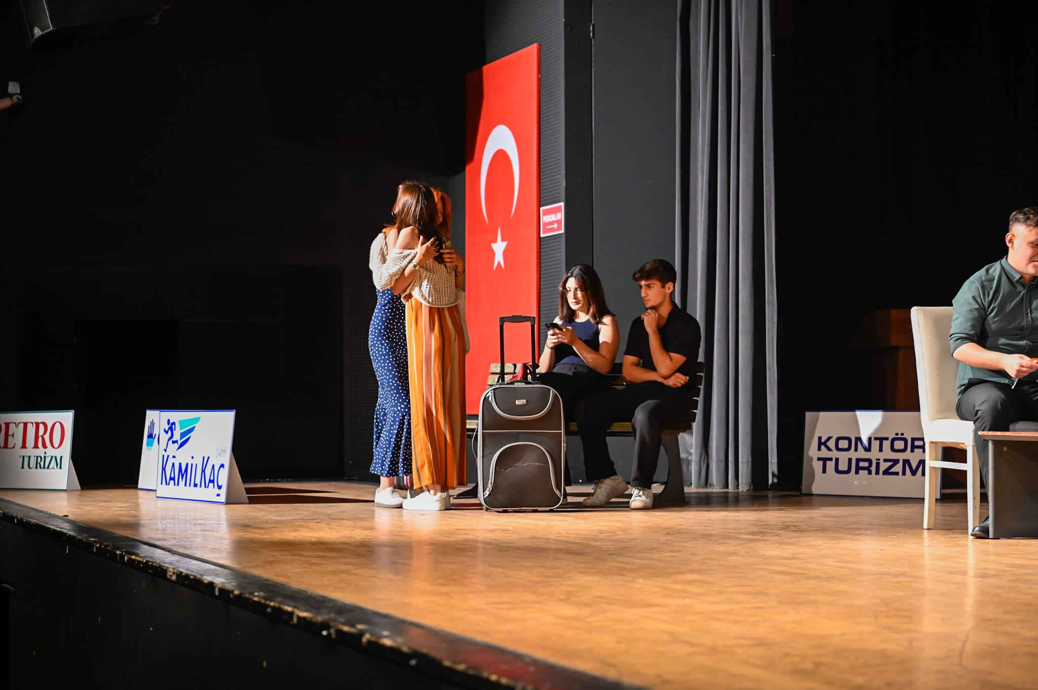UEDAŞ Tiyatro Topluluğu’ndan “Otogargara” Oyunu Büyük Beğeni Topladı