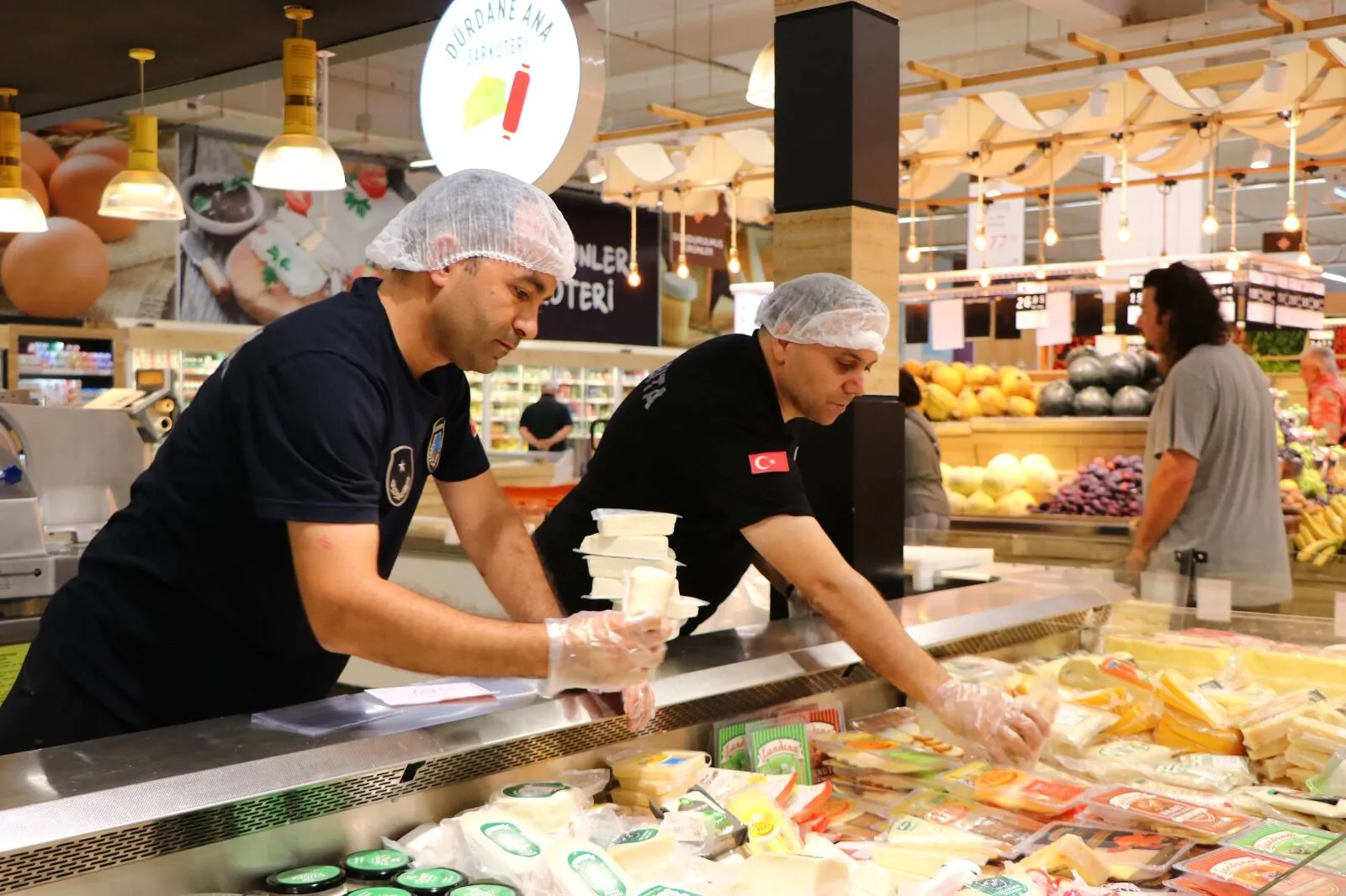 Çiftlikköy Zabıtasından Özdilek AVM’ye Detaylı Denetim