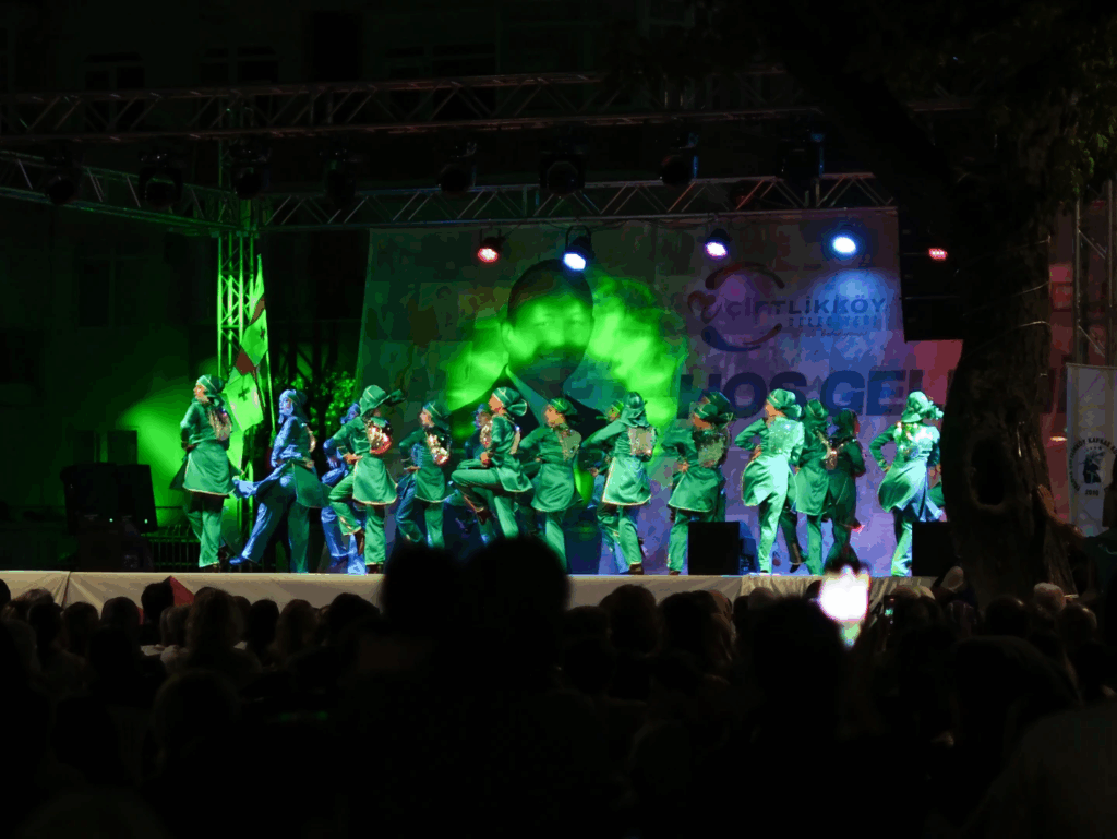 ÇİFTLİKKÖY KAFKAS FESTİVALİYLE COŞTU
