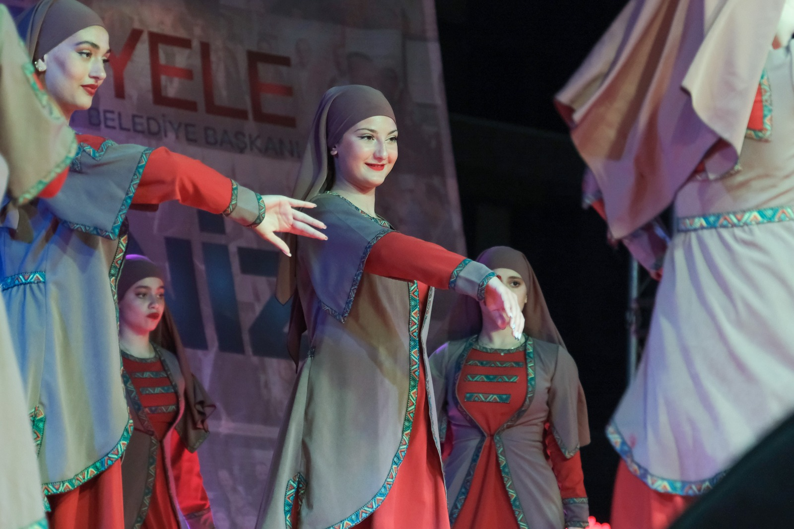 ÇİFTLİKKÖY KAFKAS FESTİVALİYLE COŞTU