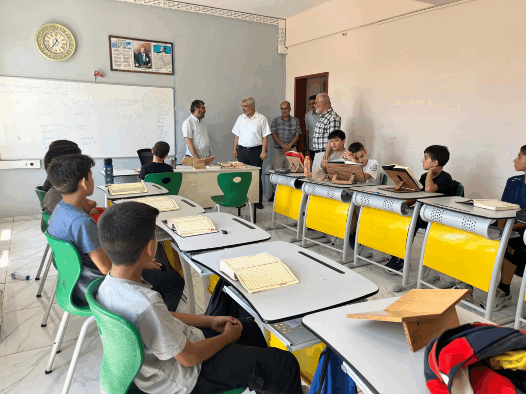 İL MİLLÎ EĞİTİM MÜDÜRÜ AYTEKİN YILMAZ’DAN HAFIZ İMAM HATİP ORTAOKULUNA ZİYARET