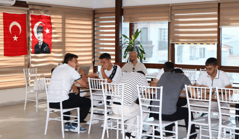 İSTİHDAM OFİSİ İŞ SAHİBİ YAPMAYA DEVAM EDİYOR 6 İSTİHDAM OFİSİ İŞ SAHİBİ YAPMAYA DEVAM EDİYOR