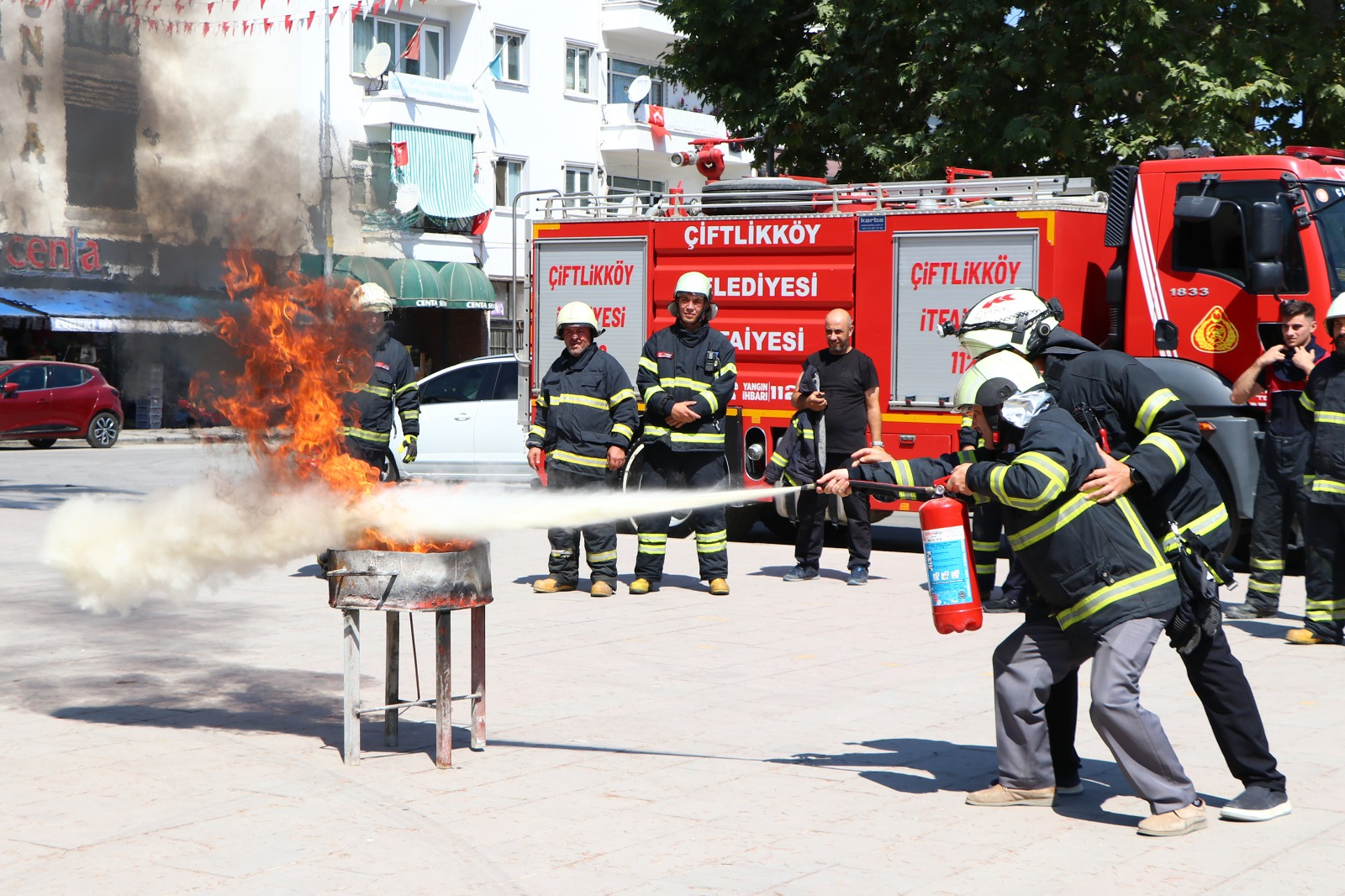 ÇİFTLİKKÖY İTFAİYESİ'NDEN GERÇEK GİBİ TATBİKAT