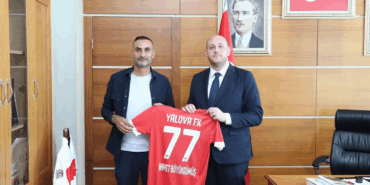 Yalova FK Başkanı Yalçın Oruç’tan Ahmet Büyükgümüş’e Ziyaret: Yeni Sezon Forması Takdim Edildi